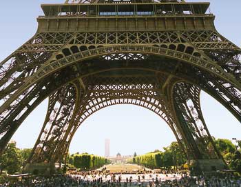 Nyd en 3,5-times sightseeingtur i Paris! Besøg Notre-Dame katedralen, Eiffeltårnet og mere. Hotelafthentning er inkluderet! Bestil din tur online!
