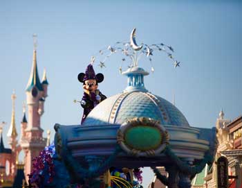 Besuchen Sie Disneyland® Paris & Walt Disney Studio Park! Mit Tickets aus dem Vorverkauf Warteschlange umgehen! Inkl. Transfer zum Disneyland Park und zurück nach Paris. Online buchen!
