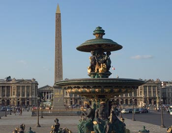 Genießen Sie eine dreistündige Sightseeing Tour durch Paris und sehen Sie die größten Attraktionen. Inkl. einstündige Schifffahrt auf der Seine. Buchen Sie Ihre Tickets online!