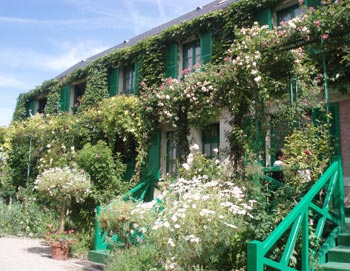 Full guided tour from Paris to Giverny to visit Monets famous garden and house. Tickets for Giverny and Monets home here!