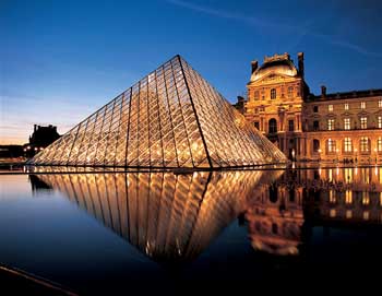 Illuminations in Paris, is a sightseeing tour by night in Paris in a luxury coach. Tickets for Illuminations in Paris can by bought here!