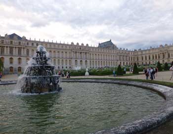 Versailles: Guided tour w. fountain show