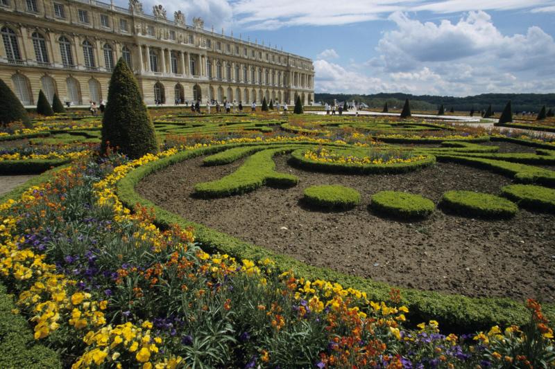 Versailles: Guided tour w. skip the line