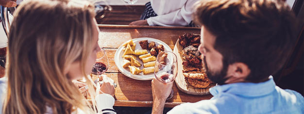 Ga op ontdekkingstocht naar de Berlijnse  eetcultuur! Geniet van kleine proeverijen van de meest bekende traditioneel Duits gerechten (Currywurst!) en veel meer! Boek online!