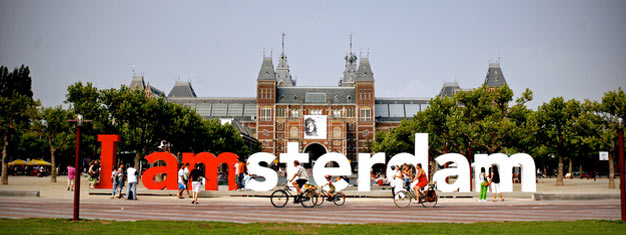 Take a scenic three hour bike ride through the streets of Amsterdam and experience the city like a local. Book your sightseeing tour by bike here!