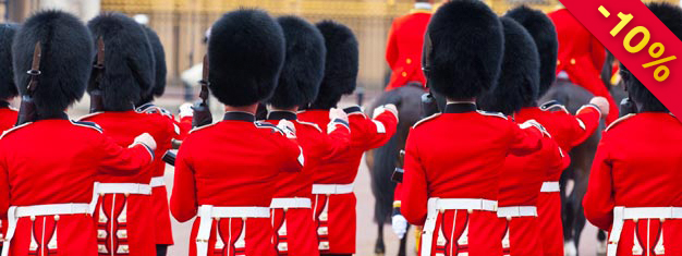 Explore os Apartamentos de Estado no Palácio de Buckingham e vivencie a Troca da Guarda inglesa. Os tickets são limitados e a procura é alta! Reserve online! 