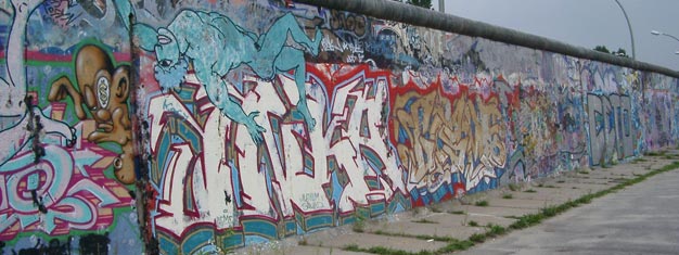 Nyt en tur til fots i Berlin under den kalde krigen. Besøk minnesmerket for Berlinmuren og lær om livet i en delt by. Bestill nå!