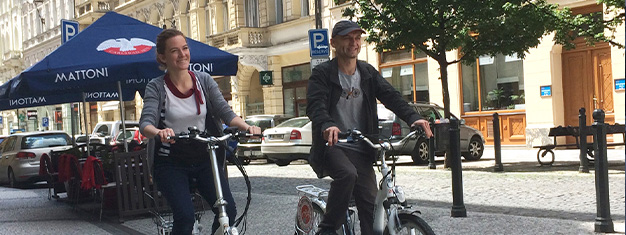 Prague City Bike Tour είναι ένας πολύ καλός τρόπος για να δείτε όλες της Πράγας σε μια ειδική αλλά διασκεδαστικό τρόπο. Αγοράστε τα εισιτήριά σας Prague City Bike Tour εδώ!