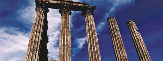 Profitez d'une excursion d'une journée à l'ancienne ville romaine Évora et profitez d'une dégustation de vins. Découvrez le Temple Romain. Réservez ici!