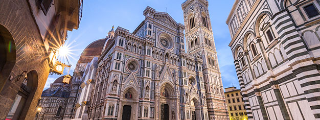 Besøg domkirken i Firenze i det smukke Italien. Bestil dine billetter hjemmefra i dag og undgå at vente i lange køer.