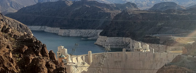 Tour de Hoover Dam y Lake Mead, incluyendo un tour de la presa, tanto encima y debajo de la superficie, un crucero en Lake Mead y un tour de una fábrica de chocolate.