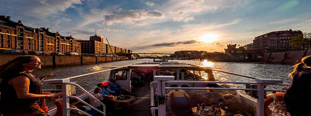 Upptäck Hamburg med Hop-On Hop-Off sightseeing båtarna. Upp till två barn under 6 år följer med gratis. Köp dina Hop-on Hop-off Boat Cruise biljetter online!