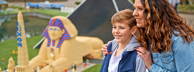 Compre ingressos para Legoland Windsor Resort, perto de Londres aqui. Interprete o seu papel na Legolândia, perto de Londres, com mais de 55 brinquedos e atrações.