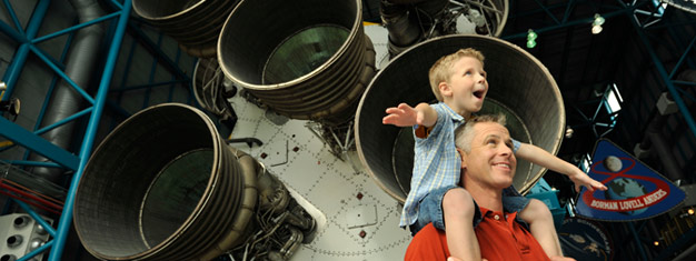 Njut av en heldagstur till Kennedy Space Center, följt av en 30 minuters träskbåtssafari! Kombinera en resa ut i rymden med Floridas träskmarker. Boka nu!