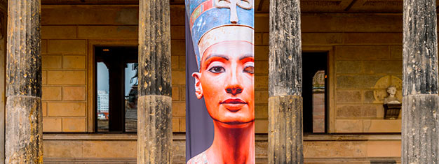 Salta las filas al increíble Museo Neues en Berlín. Ve la antigua y emblemática Nefertiti - y mucho más! Reserva en línea!