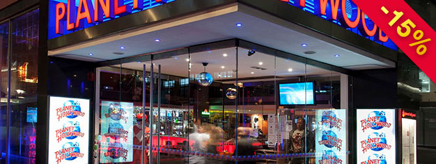 Disfruta una cena en el ambiente singular del Planet Hollywood Londres. Reserva tu mesa en línea para el Planet Hollywood y disfruta tu noche como una estrella de cine! 