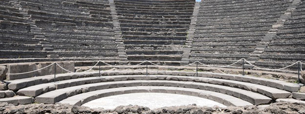 Vermijd de wachtrij bij Pompeii - een van de meest belangrijke archeologische sites. Verken de oude stad bevroren in tijd sinds de vulkanische uitbarsting. Koop online!