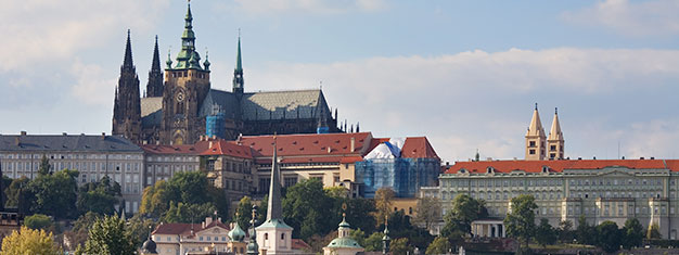 Besuchen Sie Prags berühmtes Wahrzeichen-die wundervolle Prager Burg. Die größte Burg der Welt. Umgehen Sie die Warteschlange mit vorgebuchten Tickets!