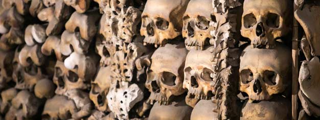 Verken de Romeinse crypten en catacomben! Bezoek de catacomben, bezoek de Basiliek San Clemente & Capuchin Crypt. Boek uw tour online!