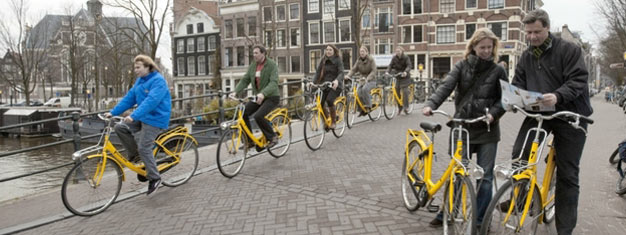 Tag på en scenisk cykeltur gennem Amsterdams gader og oplev byen som en lokal og oplev byens højdepunkter. Book din sightseeingtur på cykel her!