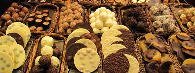 Book your tickets for the Sweets & Chocolate Walking Tour in Barcelona! Visit chocolate shops, cafes and bakeries and indulge your taste buds. 
