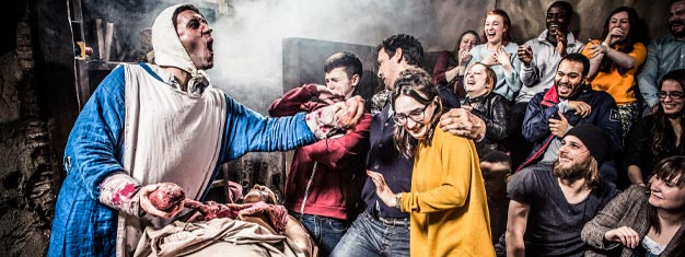 Grita y ríe en el Edinburgh Dungeon -una emocionante atracción! Descubre escenarios de 360° con cuentos fascinantes. Reserva entradas en línea!