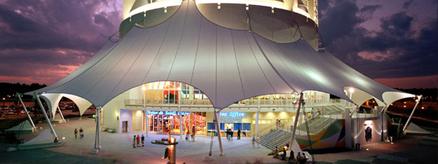 Nyd det fortryllende og fuldstændig vidunderlige Cirque du Soleil show La Nouba i Orlando. Nyd et show for alle aldre! Bestil dine billetter online!
