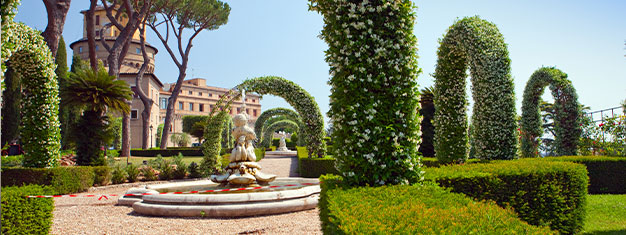 Explore os Jardins do Vaticano a bordo de um ônibus confortável e sustentável, com audioguia em português! Inclui entrada para os Museus do Vaticano, reserve online! 