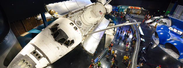 Disfruta un tour de día entero al Kennedy Space Center! No te pierdas la oportunidad de conocer a un astronauta de verdad, reserva tus entradas desde casa!