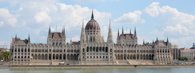 Opplev Buda, vestsiden av Donau-elva i Budapest, på denne 2-times sightsseeingturen. På denne turen får du se høydepunktene. Bestill din tur i dag!