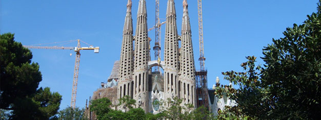 Explore Sagrada Familia on this 2-hour tour! Discover Gaudi’s unfinished masterpiece in Barcelona! Skip the line with your guide. Book your tour online!
