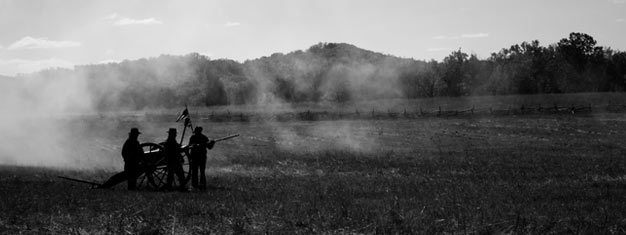 Viaggia indietro nel tempo per vedere la battaglia di Gettysburg. Esplora il Centro Visitatori di Gettysburg e fai un tour del campo di battaglia. Prenota il tuo tour online!