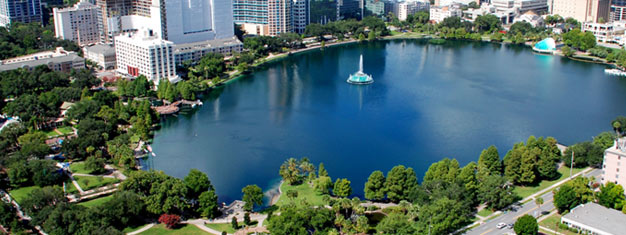 Disfruta un tour de medio día explorando la ciudad de Orlando con un guía! Incluye Lake Eola, paseo en barco y City of Celebrations de Disney. Reserva en línea!