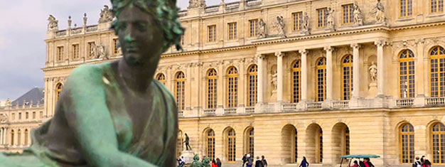 Cykelsightseeing i Versailles er den perfekt måde at udforske det over 8.000.000 m2 royale område. Oplev Versailles højdepunkter på cykel. Bestil her. 
